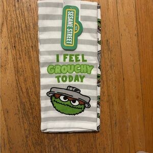 NWT set of 2 Oscar the Grouch Sesame Street kitchen towels